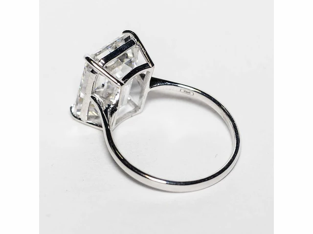 18 karaat witgouden ring met 8,05 crt. diamant. - afbeelding 2 van  18