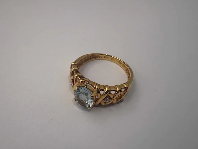 18 karaats geelgouden ring met topaas en 0,02kt diamant - afbeelding 1 van  3