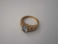 18 karaats geelgouden ring met topaas en 0,02kt diamant - afbeelding 1 van  3