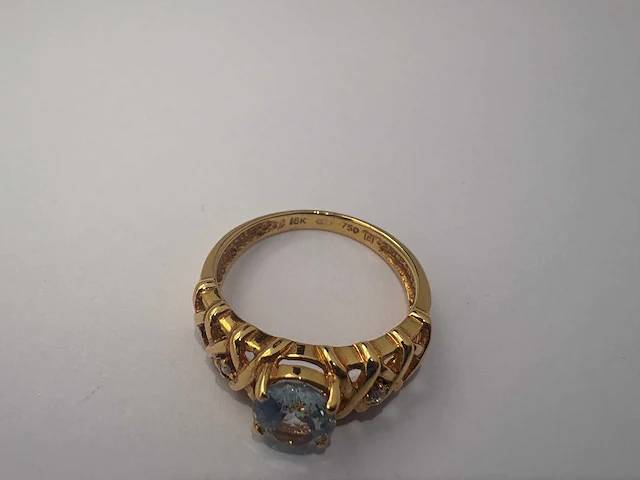 18 karaats geelgouden ring met topaas en 0,02kt diamant - afbeelding 3 van  3
