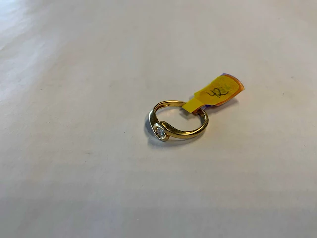 18 krt geelgouden solitairring - afbeelding 1 van  4