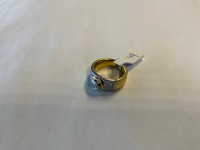 18 krt wit- en geelgouden ring - afbeelding 1 van  4
