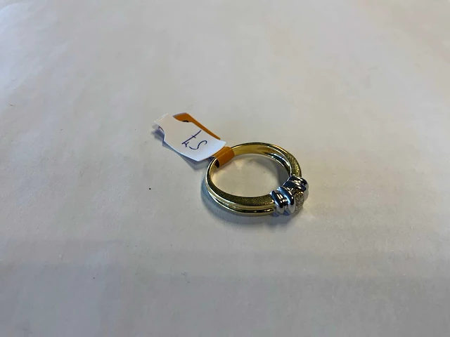 18 krt wit- en geelgouden solitairring - afbeelding 2 van  4