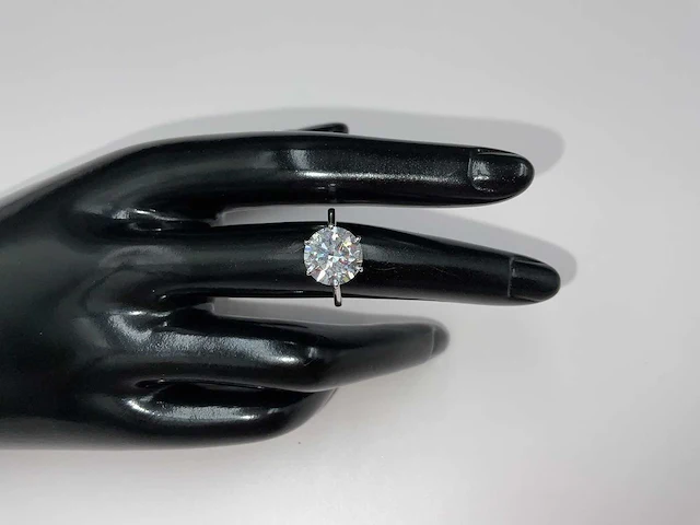 18 krt. wit gouden ring met diamant 4,02 crt. - afbeelding 1 van  18