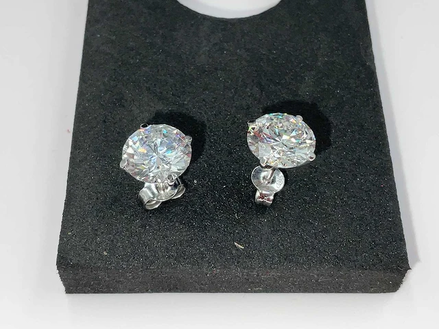 18 krt. witgouden oorstekers met 6,02 crt. diamant - afbeelding 1 van  8