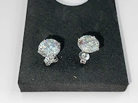 18 krt. witgouden oorstekers met 6,02 crt. diamant - afbeelding 1 van  8