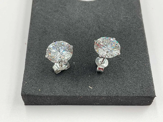 18 krt. witgouden oorstekers met 6,02 crt. diamant - afbeelding 1 van  8