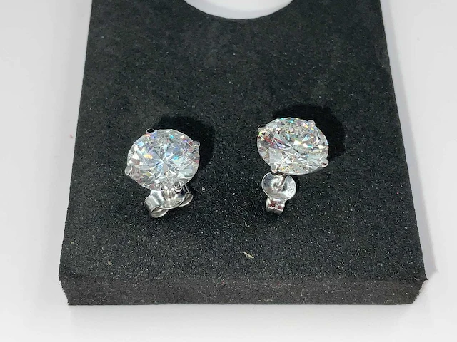 18 krt. witgouden oorstekers met 6,02 crt. diamant - afbeelding 8 van  8