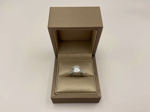18 krt. witgouden ring met diamant 6,01 crt. - afbeelding 1 van  11