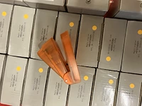 18 papierhechter in bakje zonder nietjes, heel gemakkelijk geen nietjes nodig - afbeelding 2 van  7
