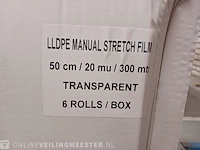 18 rol a 300 meter wikkelfolie met houder transparant - afbeelding 3 van  5
