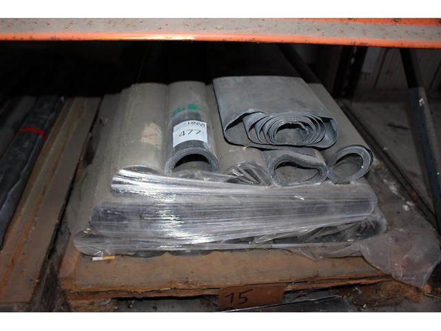 18 rollen lood 15 pounds met breedte 100 cm. ca. 900 kg. - afbeelding 1 van  2