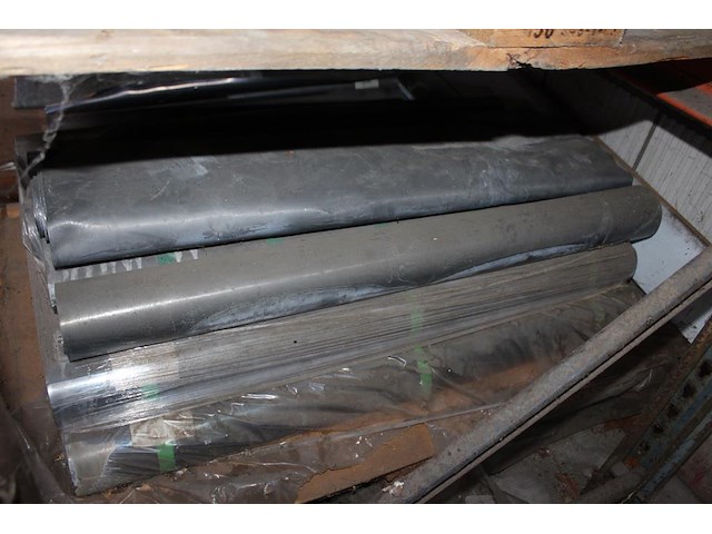 18 rollen lood 15 pounds met breedte 100 cm. ca. 900 kg. - afbeelding 2 van  2