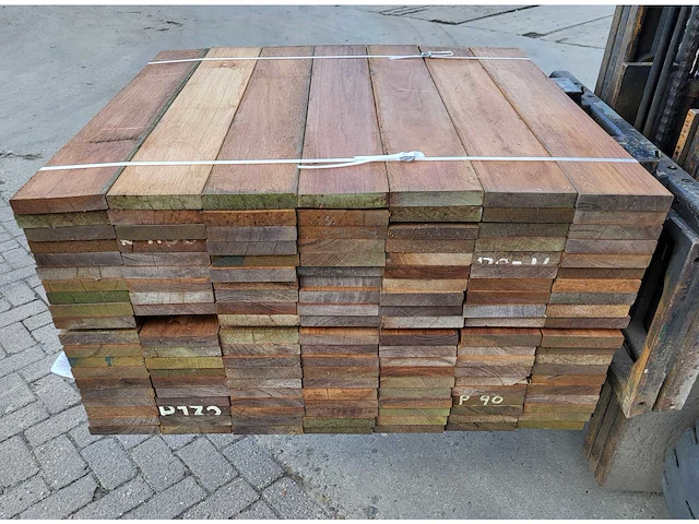 18.6 m2 guyana teak 25 x 140mm planken , 140 st./ 95 cm - afbeelding 4 van  5