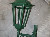 19 buitenwandlampen met hoogte 60 cm in diverse kleuren ( blauw, groen, wit en rood) op pallet. - afbeelding 3 van  4