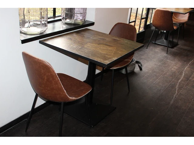 19 horecatafels met houten blad en metalen voet en 40 buisstalen kuipstoelen met kunstlederen zitting. - afbeelding 2 van  15