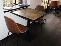19 horecatafels met houten blad en metalen voet en 40 buisstalen kuipstoelen met kunstlederen zitting. - afbeelding 2 van  15