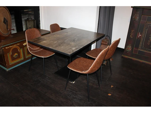 19 horecatafels met houten blad en metalen voet en 40 buisstalen kuipstoelen met kunstlederen zitting. - afbeelding 6 van  15