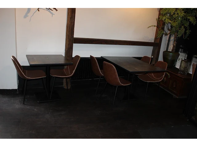 19 horecatafels met houten blad en metalen voet en 40 buisstalen kuipstoelen met kunstlederen zitting. - afbeelding 7 van  15