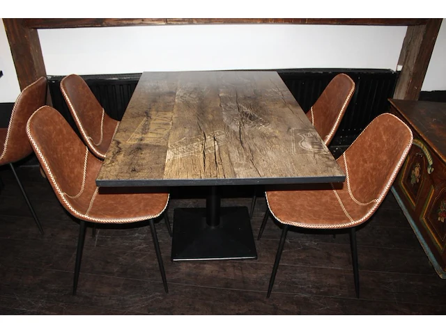 19 horecatafels met houten blad en metalen voet en 40 buisstalen kuipstoelen met kunstlederen zitting. - afbeelding 8 van  15