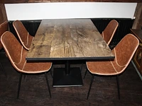19 horecatafels met houten blad en metalen voet en 40 buisstalen kuipstoelen met kunstlederen zitting. - afbeelding 8 van  15