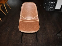 19 horecatafels met houten blad en metalen voet en 40 buisstalen kuipstoelen met kunstlederen zitting. - afbeelding 10 van  15