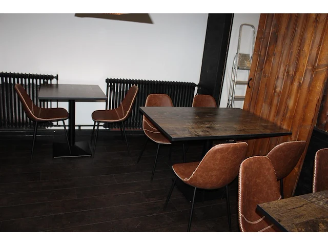 19 horecatafels met houten blad en metalen voet en 40 buisstalen kuipstoelen met kunstlederen zitting. - afbeelding 12 van  15