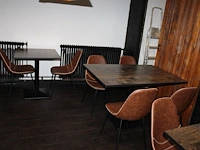 19 horecatafels met houten blad en metalen voet en 40 buisstalen kuipstoelen met kunstlederen zitting. - afbeelding 12 van  15