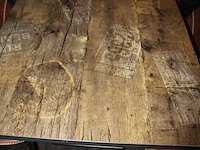 19 horecatafels met houten blad en metalen voet en 40 buisstalen kuipstoelen met kunstlederen zitting. - afbeelding 14 van  15
