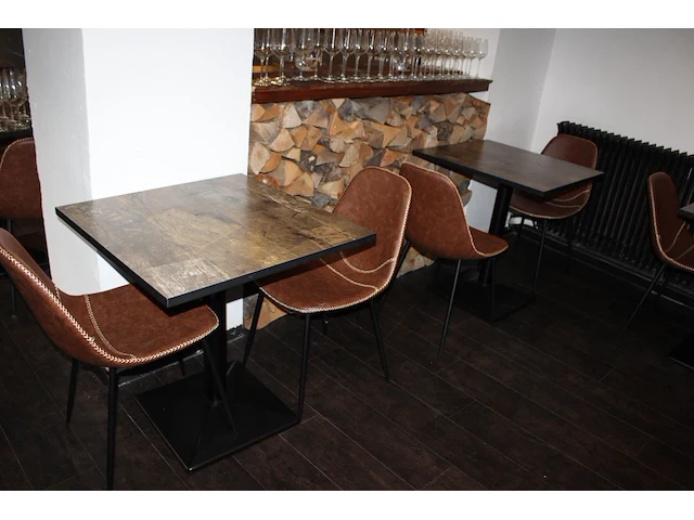19 horecatafels met houten blad en metalen voet en 40 buisstalen kuipstoelen met kunstlederen zitting. - afbeelding 15 van  15