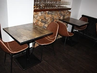 19 horecatafels met houten blad en metalen voet en 40 buisstalen kuipstoelen met kunstlederen zitting. - afbeelding 15 van  15