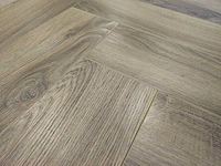 19 m2 laminaat visgraat - 630 x 126 x 8 mm - afbeelding 1 van  3