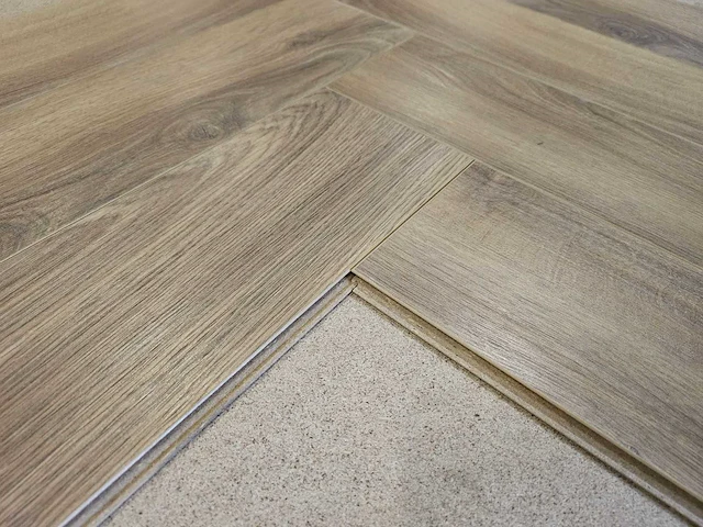 19 m2 laminaat visgraat - 630 x 126 x 8 mm - afbeelding 2 van  3