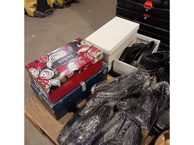 19 paar diverse merk schoenen, van lier, picardië, steptrinic, zwart - afbeelding 10 van  10