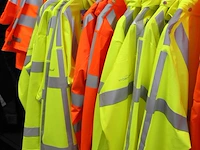 19 regenjassen en broeken in diverse maten en uitvoeringen. - afbeelding 2 van  2
