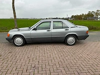 191 mercedes-benz 190-serie - 190e personenauto - afbeelding 4 van  25