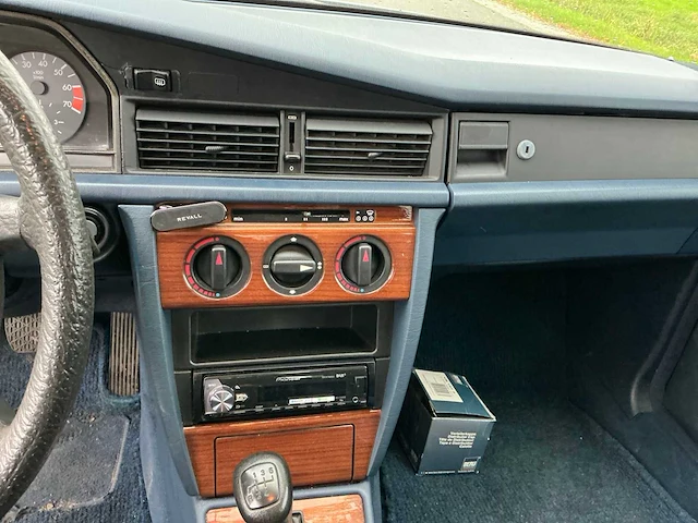 191 mercedes-benz 190-serie - 190e personenauto - afbeelding 10 van  25
