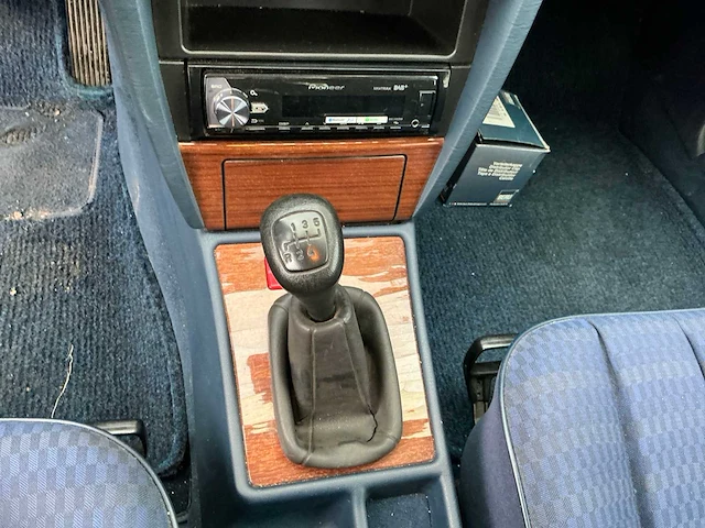 191 mercedes-benz 190-serie - 190e personenauto - afbeelding 11 van  25