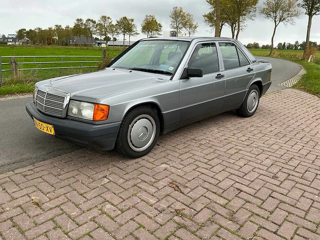 191 mercedes-benz 190-serie - 190e personenauto - afbeelding 1 van  25