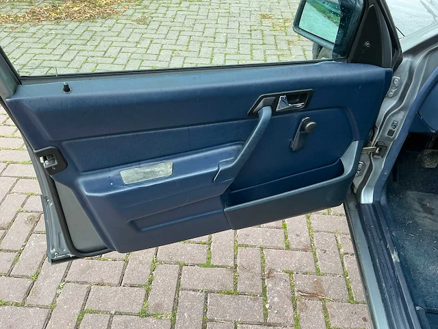 191 mercedes-benz 190-serie - 190e personenauto - afbeelding 15 van  25