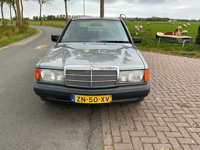191 mercedes-benz 190-serie - 190e personenauto - afbeelding 19 van  25