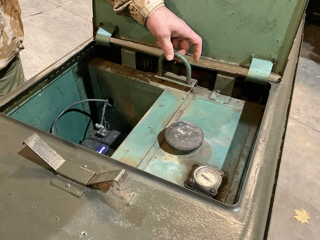 1943 us army petrol noodstroomaggregaat - afbeelding 6 van  14