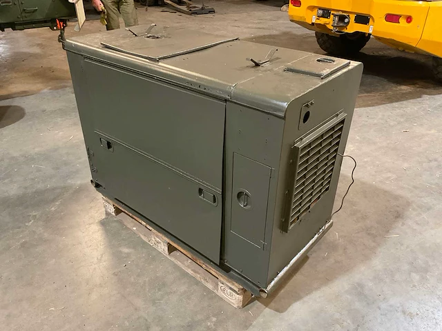 1943 us army petrol noodstroomaggregaat - afbeelding 1 van  14