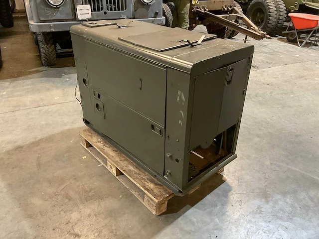 1943 us army petrol noodstroomaggregaat - afbeelding 7 van  14