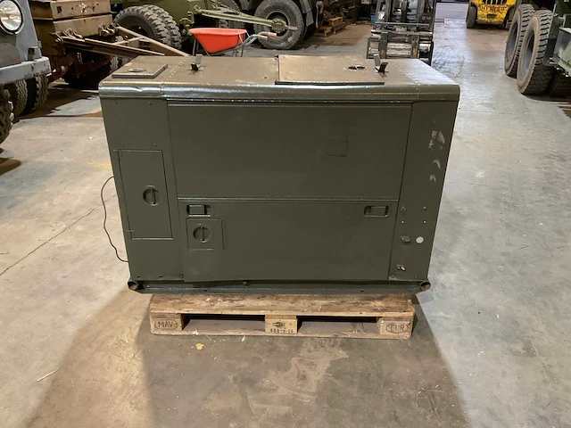 1943 us army petrol noodstroomaggregaat - afbeelding 8 van  14