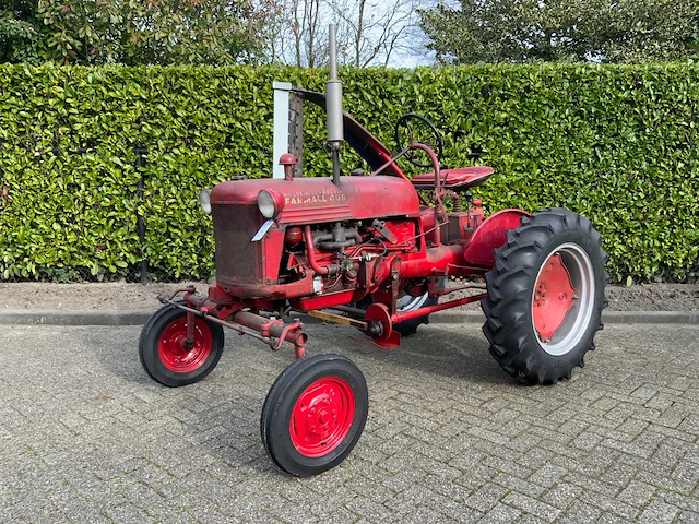 1951 mccormick farmall cub oldtimer tractor - afbeelding 1 van  32