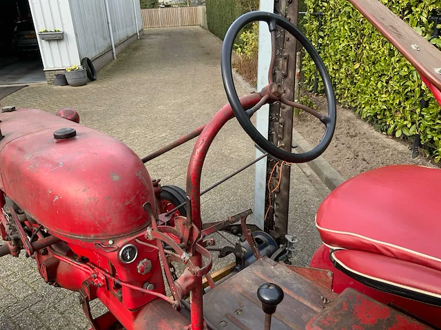 1951 mccormick farmall cub oldtimer tractor - afbeelding 14 van  32