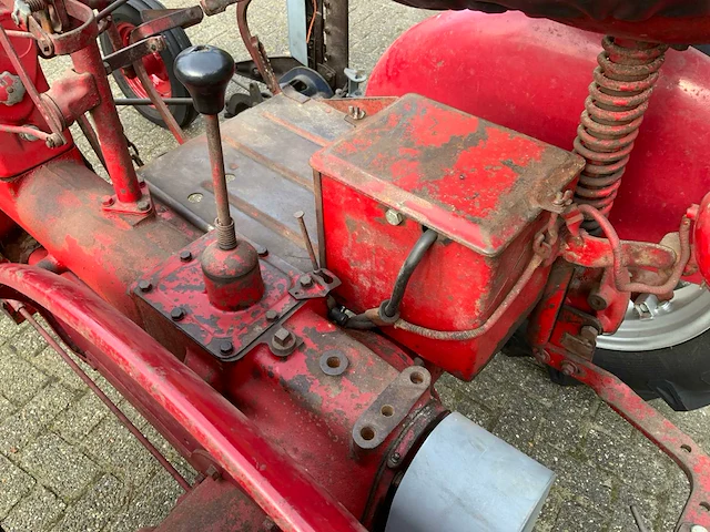 1951 mccormick farmall cub oldtimer tractor - afbeelding 15 van  32