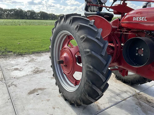 1956 farmall super bmd oldtimer tractor - afbeelding 19 van  27