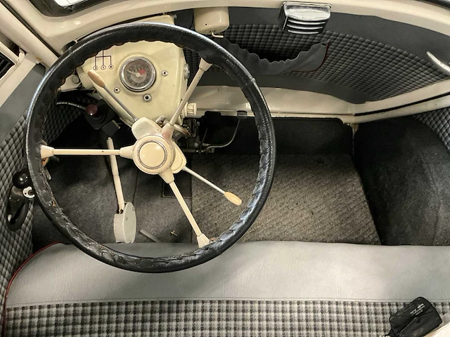 1957 bmw isetta 300 personenauto - afbeelding 2 van  21